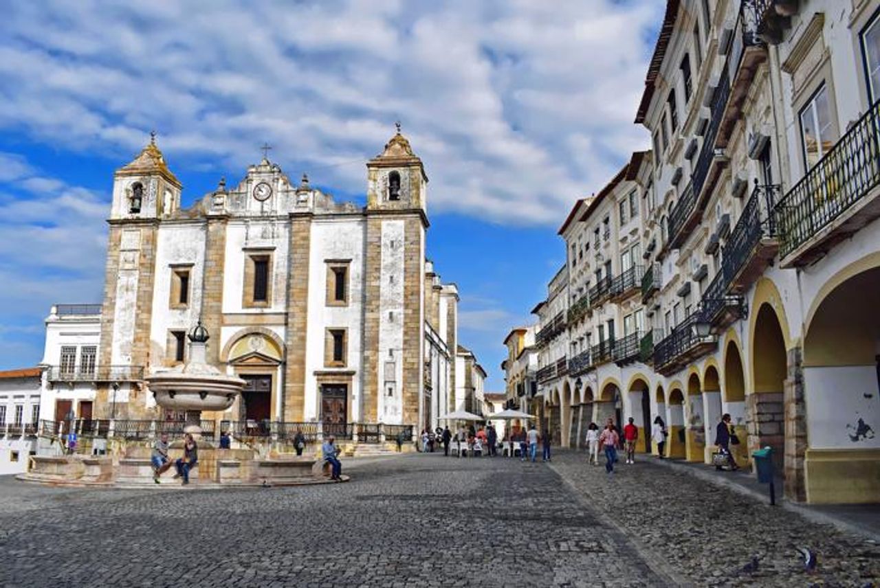 Évora